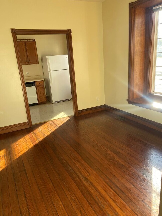 Foto del edificio - 1022 E Division St