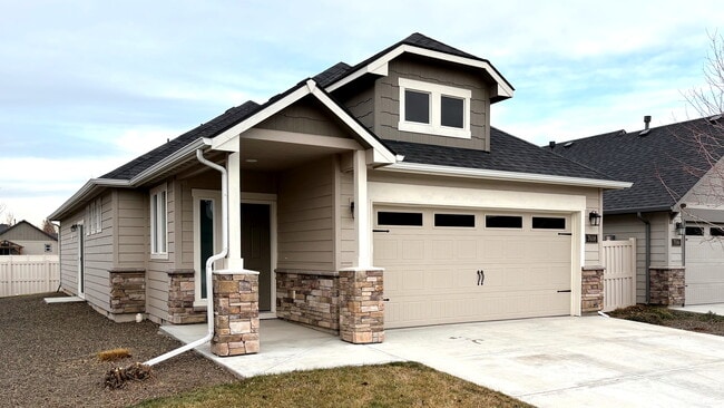 Building Photo - 7608 W Corona Dr