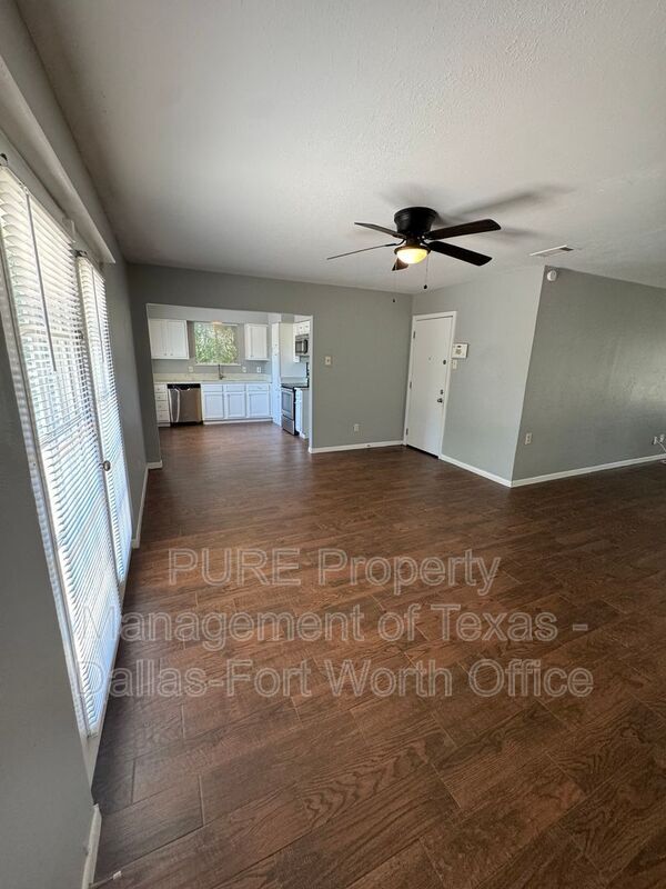 Foto del edificio - 4256 Ambrose Dr