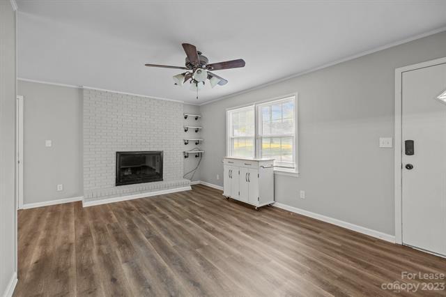 Foto del edificio - 4800 Maplecrest Dr