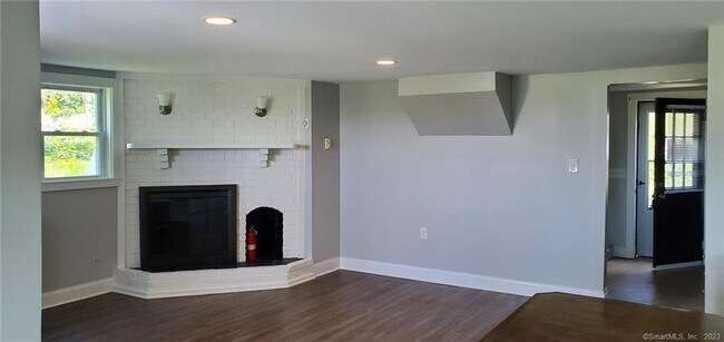 Foto del edificio - 47 Bayberry Ln