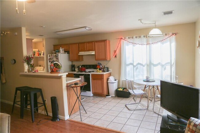 Foto del edificio - 1708 E 17th St