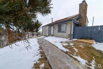 Building Photo - 974 S Zeno Way