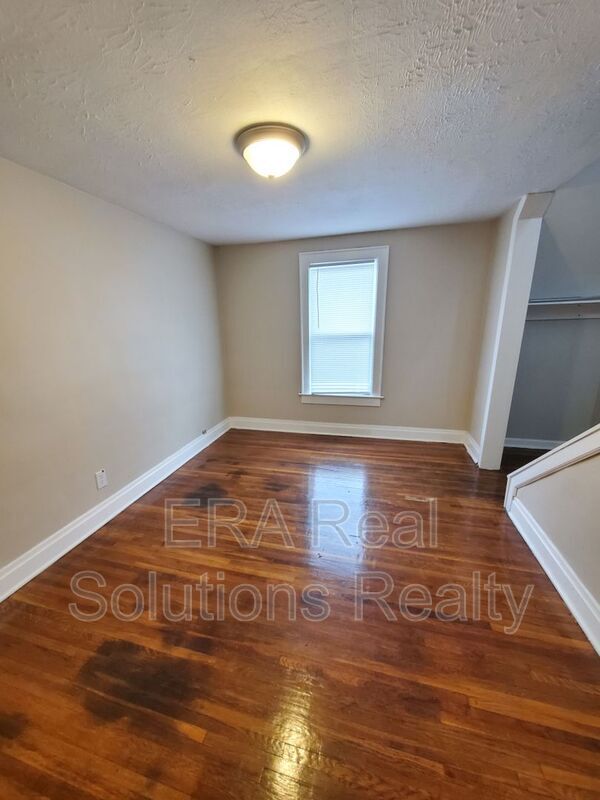 Building Photo - 1536 E Weber Rd