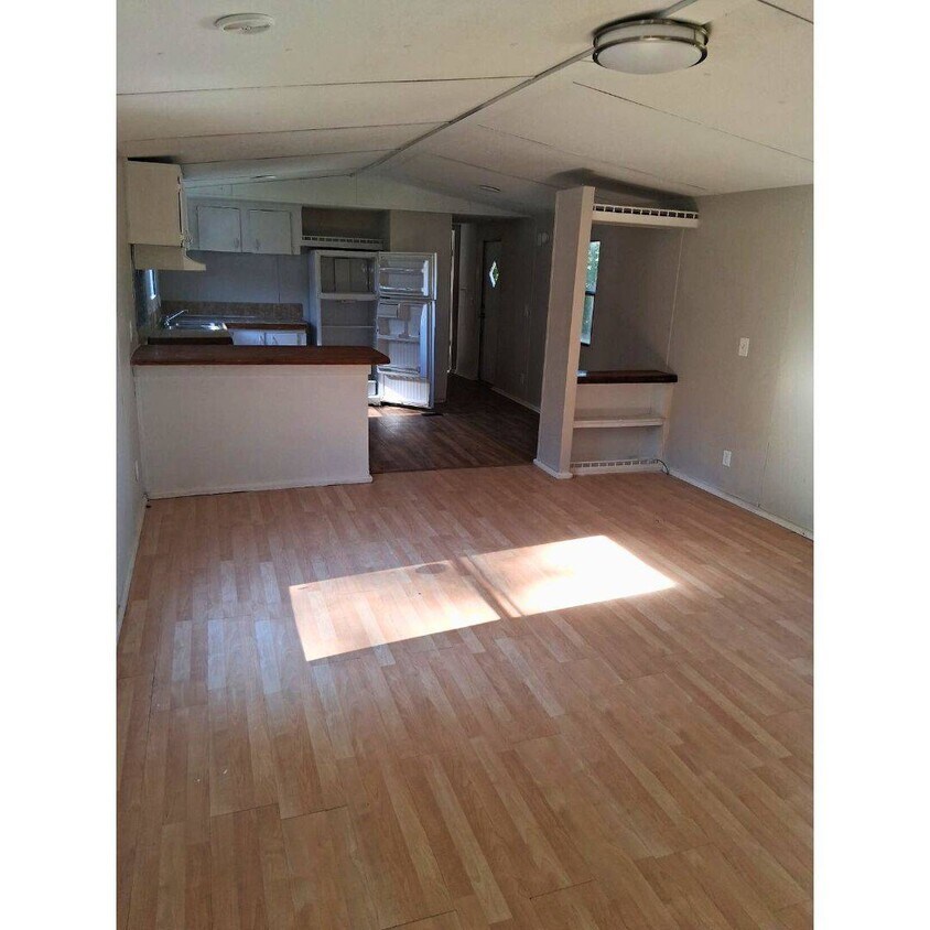 Foto principal - 2367 Parrott Dr