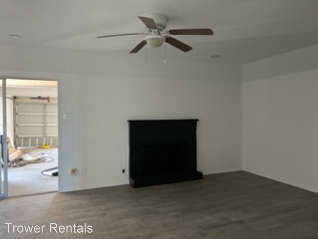 Building Photo - 2 br, 1.5 bath House - 2112 A Beverly