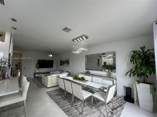 Foto del edificio - 9336 W 34th Ct