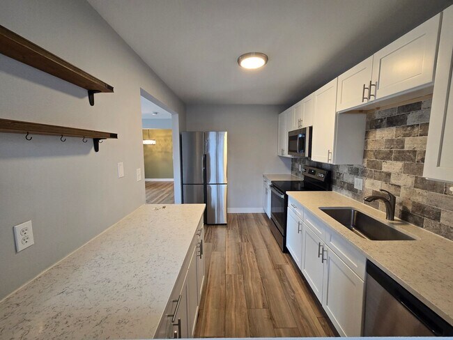 Building Photo - Updated 3-Bedroom Townhome Available For R...
