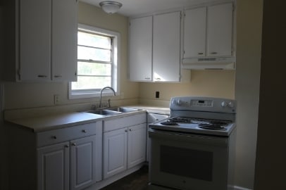 Building Photo - 1404 W Lincoln Ave
