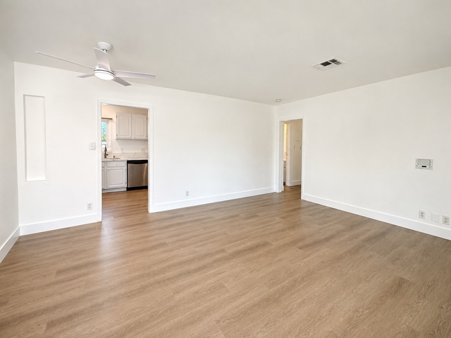 Building Photo - 917 N Mariposa St