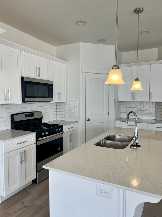 Foto del edificio - 1083 N Redwood Rd