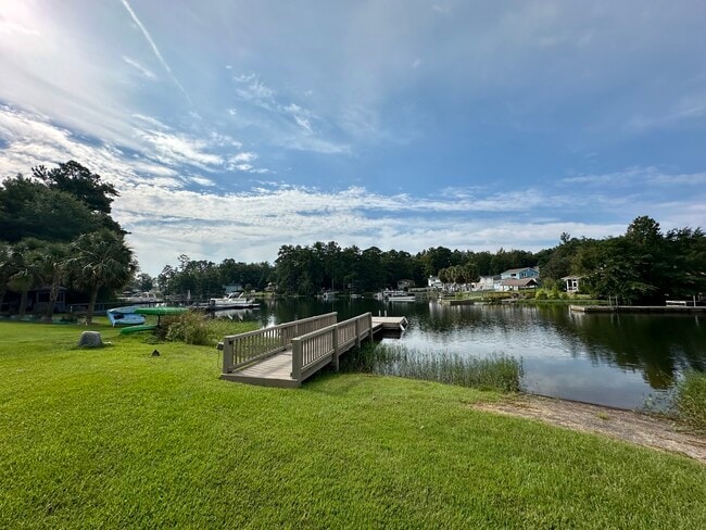 Building Photo - 350 Lakeshore Dr