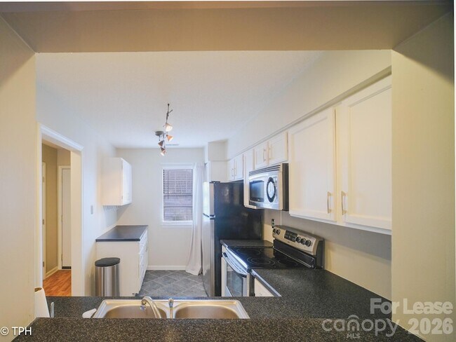 Foto del edificio - 6124 Heath Ridge Ct