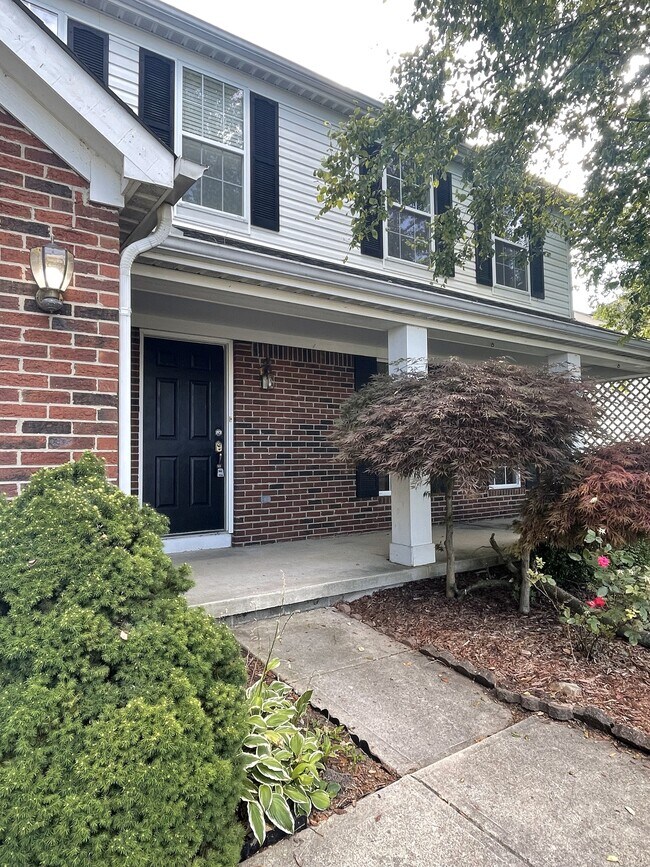 Building Photo - 7857 Royal Park Dr