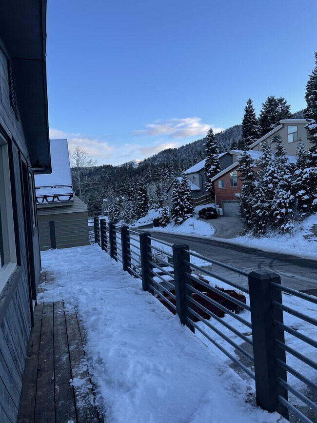 Foto del edificio - 415 Aspen Dr