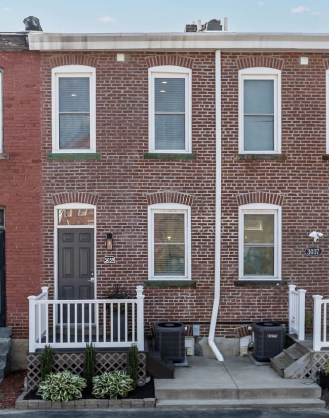 Building Photo - 3039 Spring Wy