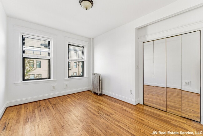 Building Photo - 39 Glenville Ave