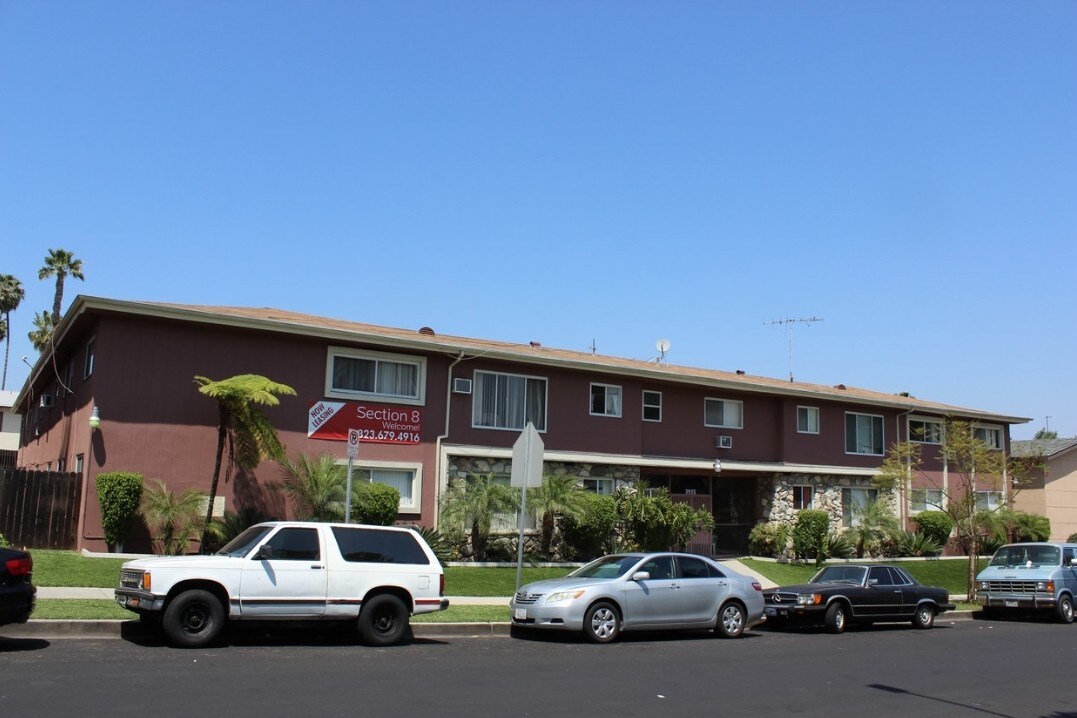 Primary Photo - 3925 Roxanne Avenue