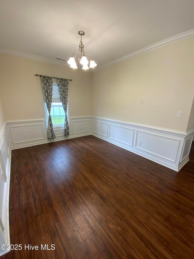Foto del edificio - 909 Roswell Ln