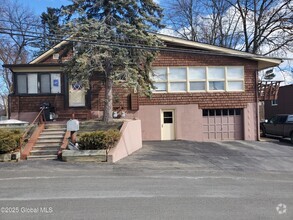 Building Photo - 106 Braintree St