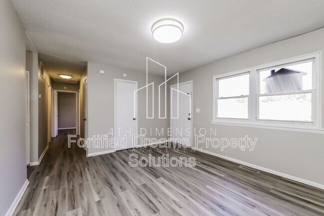 Foto del edificio - 4930 Rumley Cir