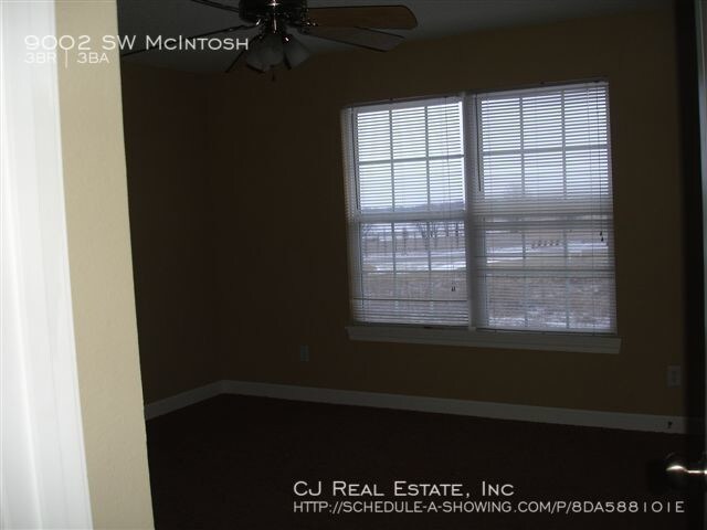 Building Photo - 9002 SW Macintosh Dr