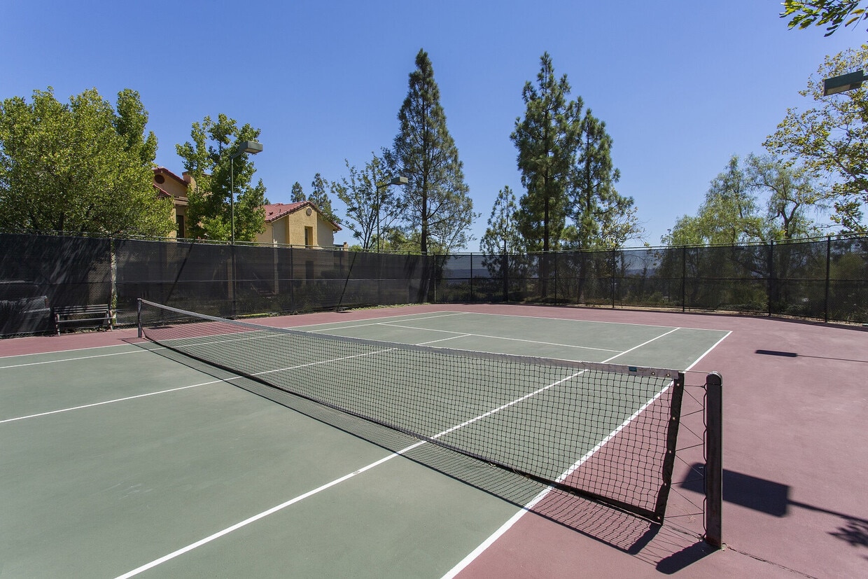 IMT Summerset Village Apartments in Chatsworth, CA Westside Rentals