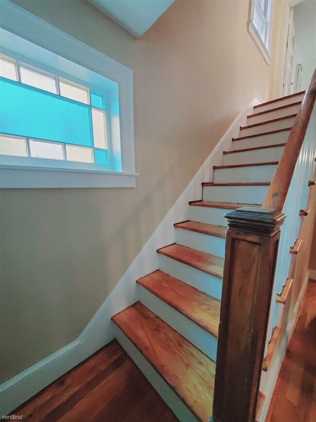 Building Photo - 2 br, 1.5 bath Townhome - 53 Anderson St
