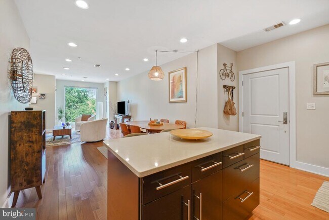 Foto del edificio - 440 Rhode Island Ave NW