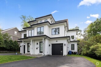 Building Photo - 18 Cragmore Rd