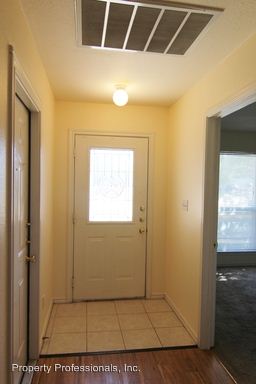 Building Photo - 3030 Pine Valley Dr