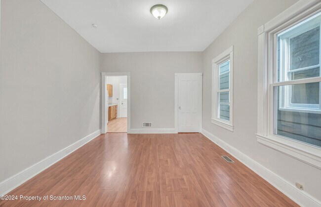 Foto del edificio - 1701 Monsey Ave