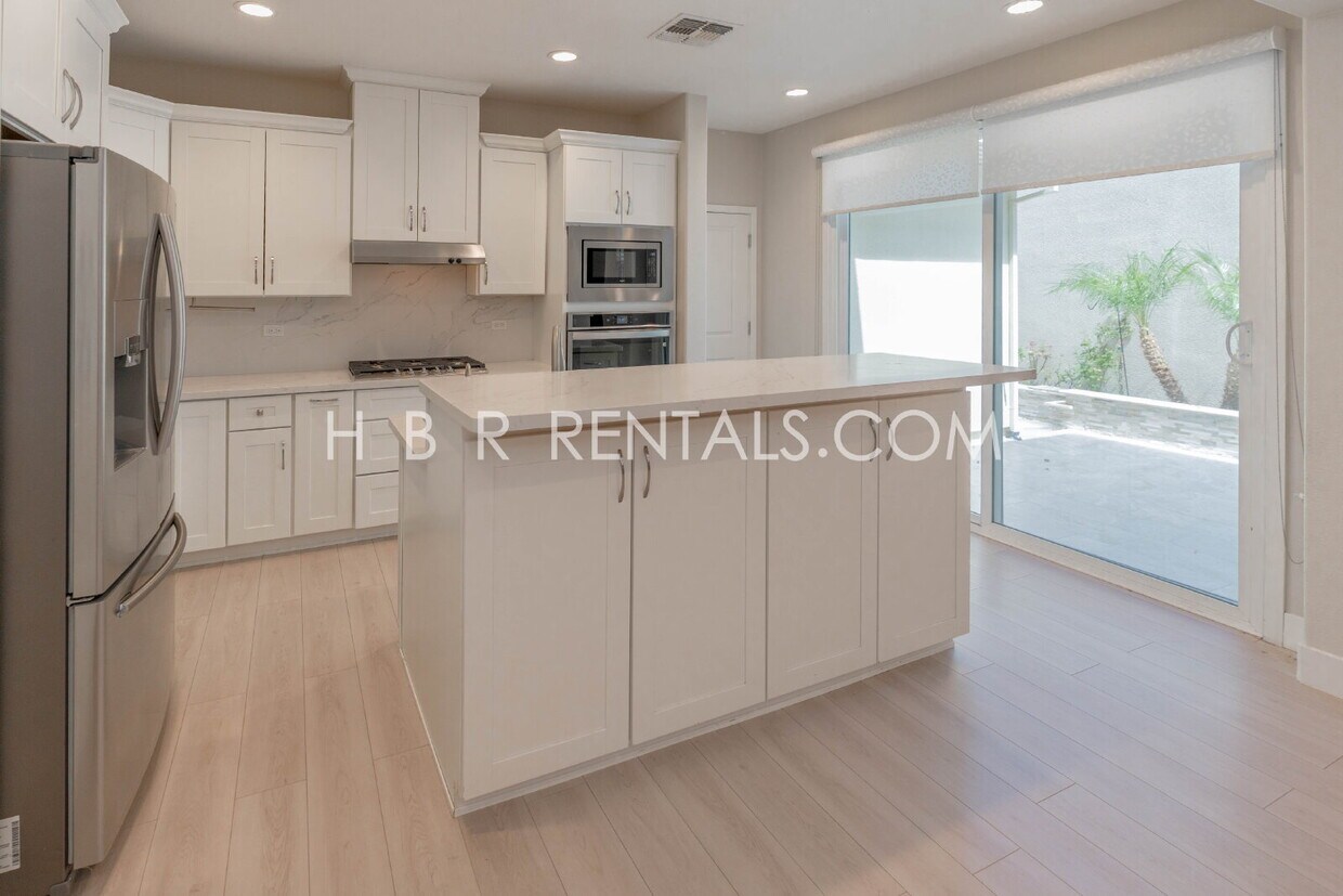 Building Photo - Spacious 4-Bedroom Home in Tracy – Solar Included!