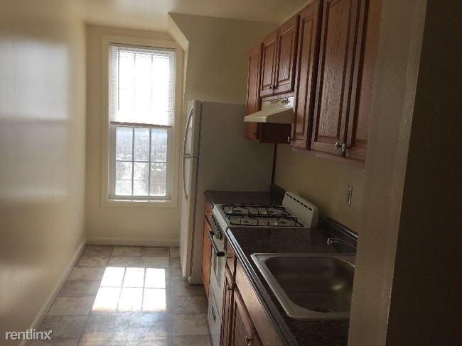 Building Photo - 1 br, 1 bath Apartment - 114 Westervelt Ave.