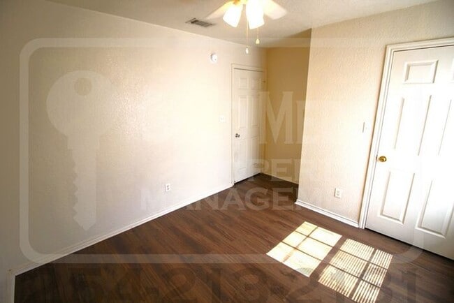 Building Photo - 2807 Leroy Cir