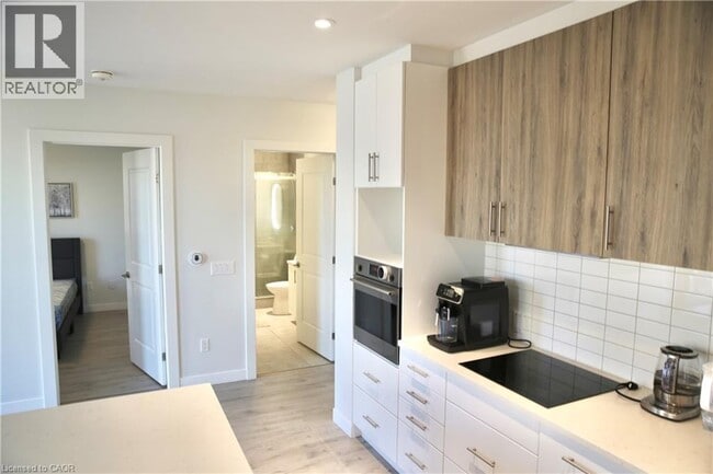 Photo du bâtiment - 181 King St S