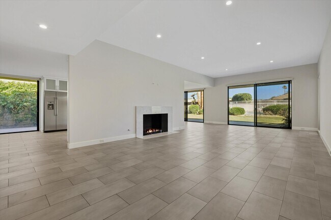 Foto del edificio - 47 Cornell Dr