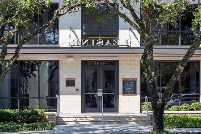 Foto del edificio - 4641 Montrose Blvd