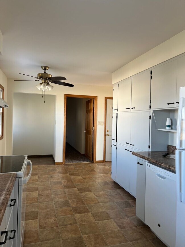 Building Photo - 3 Bedroom, 2 Bath Single Family Home in St...