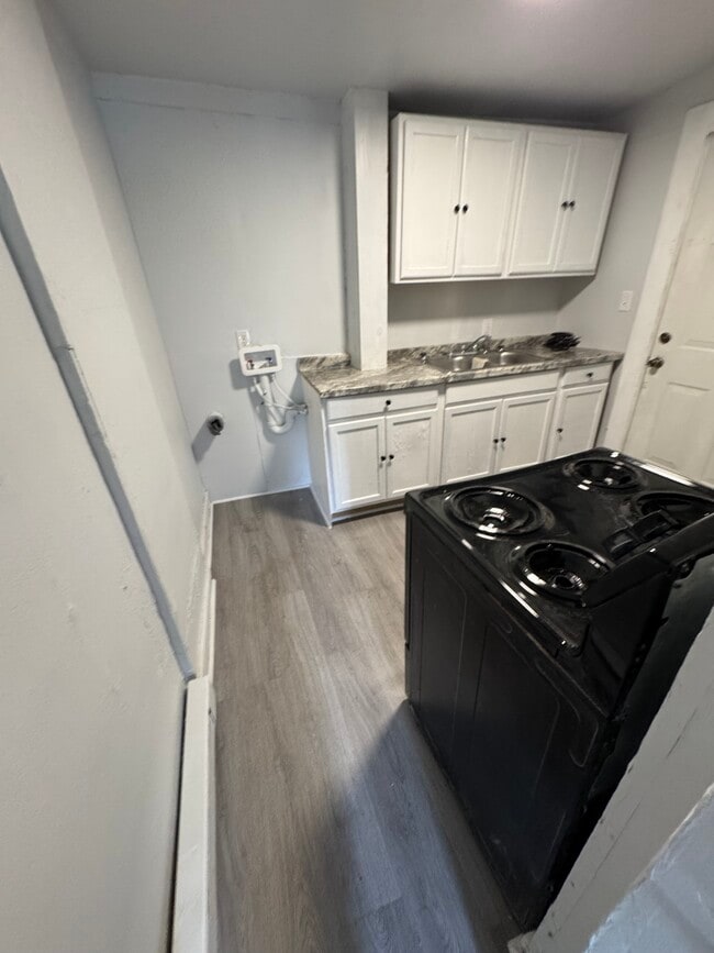Kitchen - 919 1st St