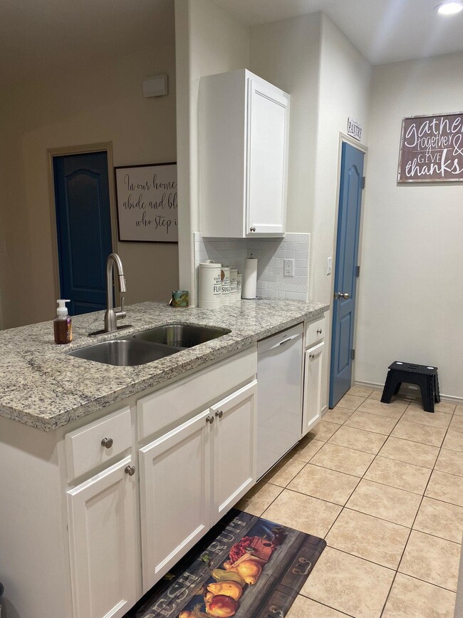 Building Photo - 5517 Montevista Dr