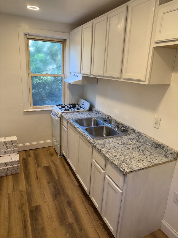 Building Photo - 10 Corbin Ct