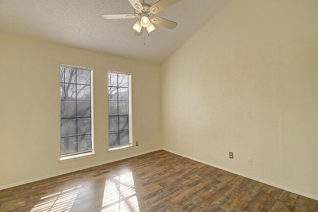 Building Photo - 2314 Capitan Dr