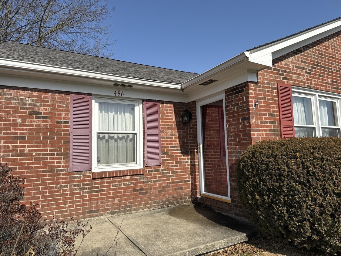 Building Photo - 496 Whispering Hills Dr