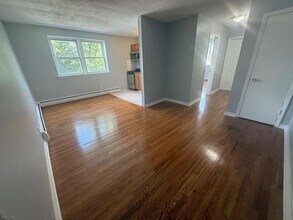 Building Photo - 711 Plainfield Ave