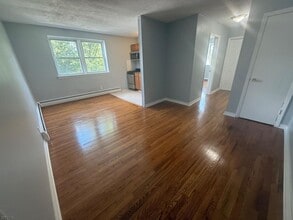 Building Photo - 711 Plainfield Ave
