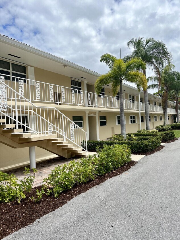 Primary Photo - 478 Tequesta Dr