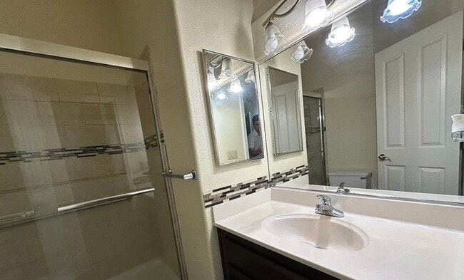 Building Photo - Adorable Home Available in Folsom!