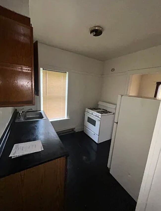 Building Photo - 3812 W Villard Ave