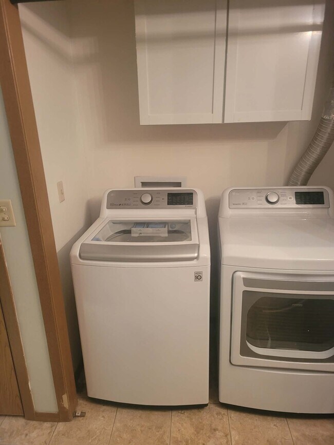 Foto del edificio - 301 E Main St